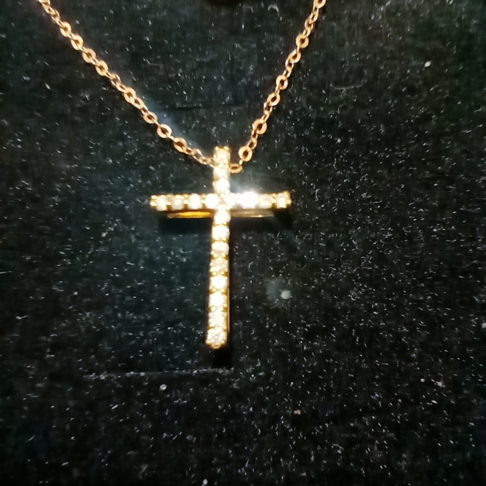 18kt gold necklace w/ 18kt cross diamond pendant .